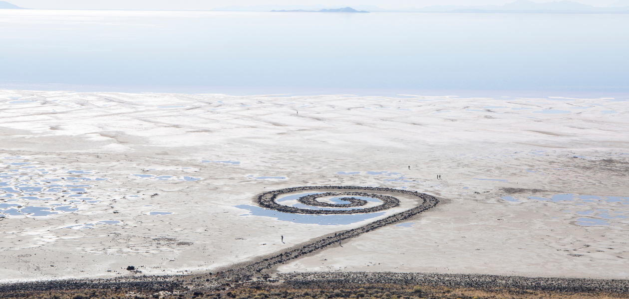 Robert Smithson, Spiral İskele (1970), sanatçının Büyük Tuzlu Gölü’ndeki (Utah) eseri. © Cavan Images/Plainpicture